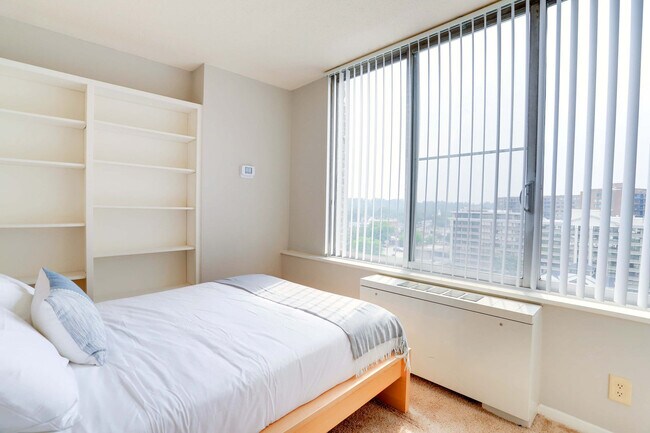 Building Photo - 2111 Richmond Hwy