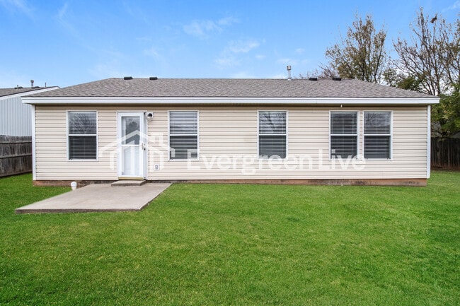 Building Photo - 2624 Briar Patch Way