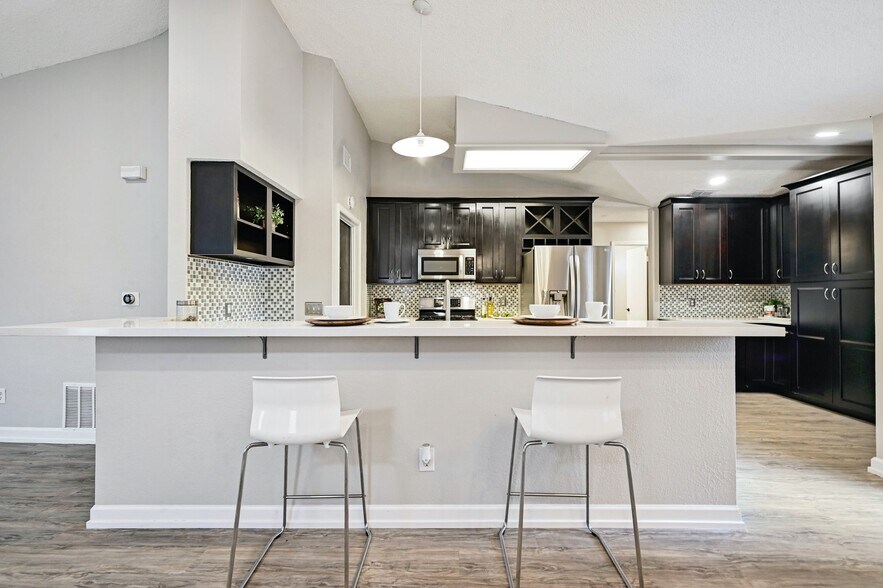 Building Photo - 4712 Velasco Plz