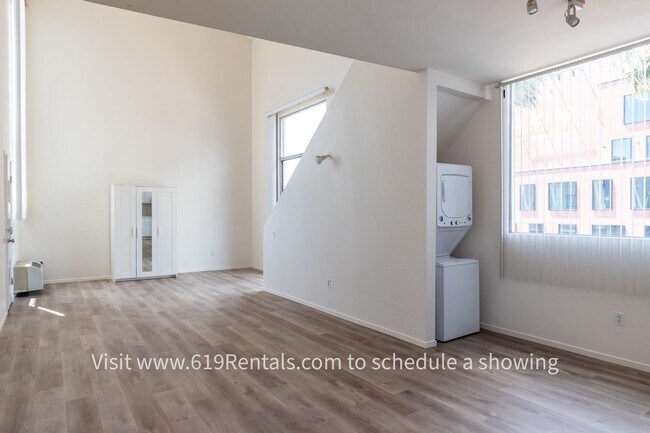 Building Photo - Loft Condo with Views & Deck