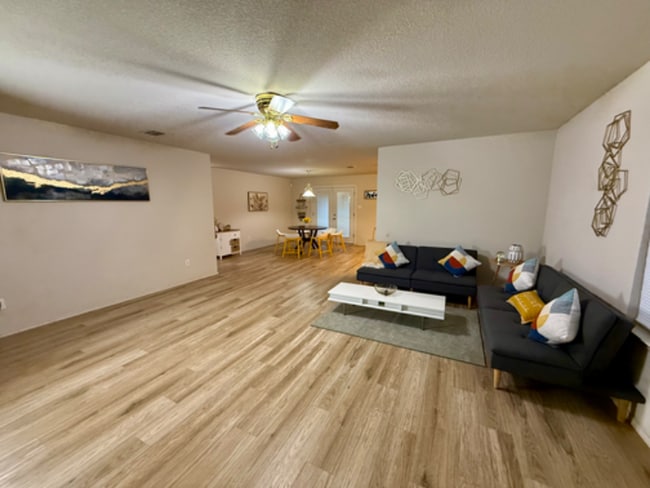 Building Photo - 2817 Megan Ln