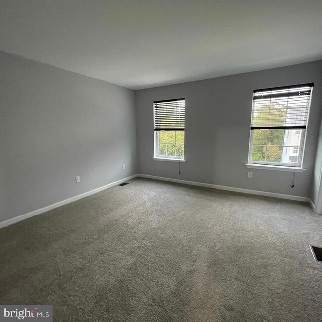 Building Photo - 129 Winterberry Way