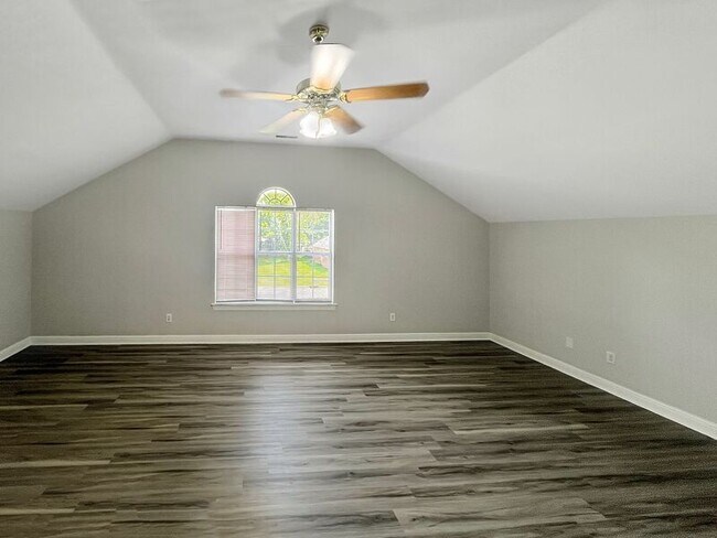 Building Photo - 507 Creek Point