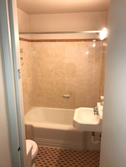 Building Photo - 5909 Cottage St