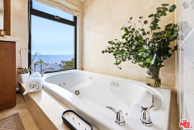 Building Photo - 18055 Coastline Dr