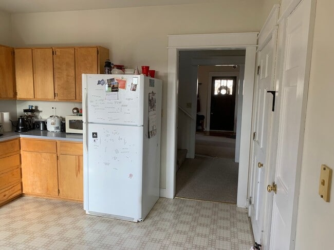 Building Photo - Spacious 3 bed/3 bath Home near Switchyard Park!