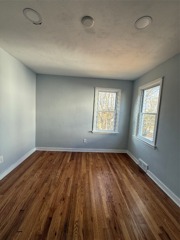 Building Photo - 712 Pickwick Dr