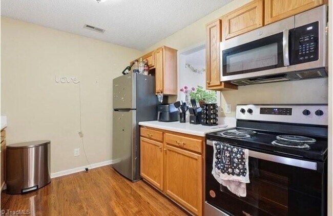 Building Photo - 903 Hanahan Ct