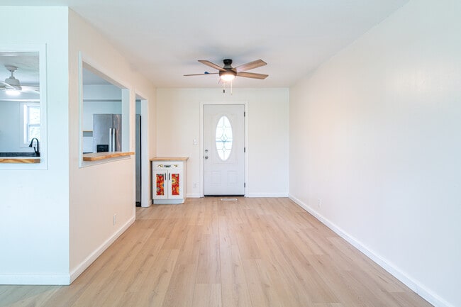 Building Photo - 307 McMaster Pl