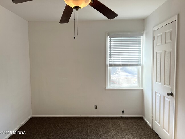 Building Photo - 3347 Thunderbird Rd