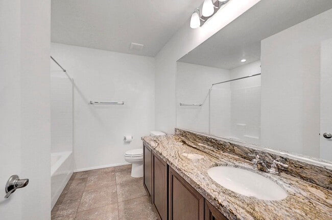 Building Photo - Stunning 3 Bedroom in Skye Canyon Master P...