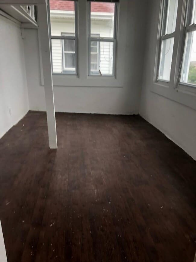 Building Photo - 511 Laurelton Blvd