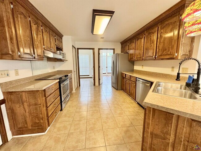 Building Photo - 1127 Alderly Ln