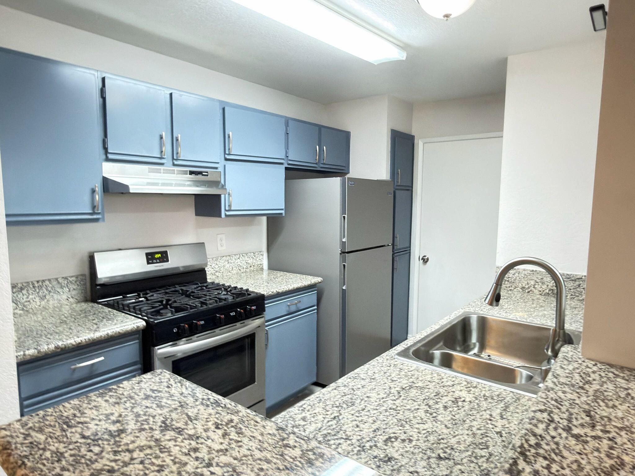 Building Photo - 2200 S Fort Apache