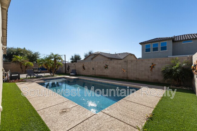 Building Photo - 17809 W Lincoln St