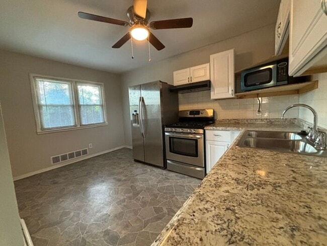 Building Photo - 2BR w/ Large Backyard near Pleasant Hill