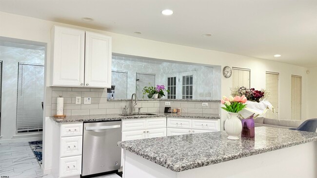 Building Photo - 124 Bonita Dr