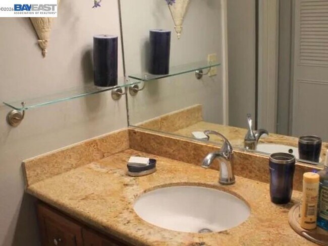 Building Photo - 1720 Halford Ave