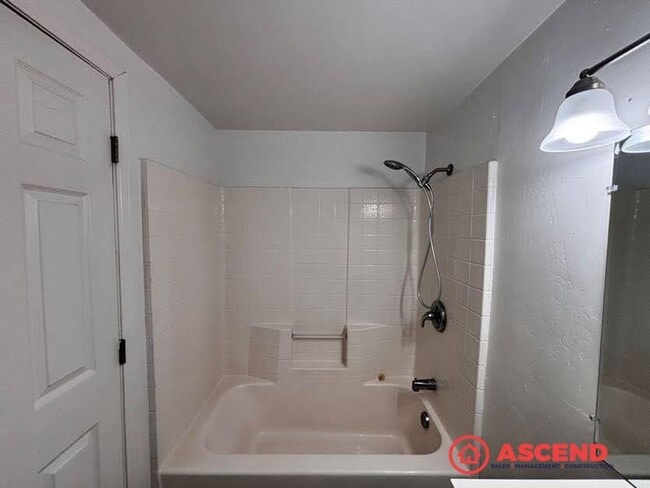 Building Photo - 201 E 1st St