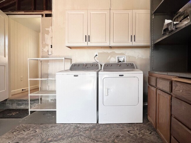 Building Photo - **6807 E Belice St Long Beach** Beautiful ...