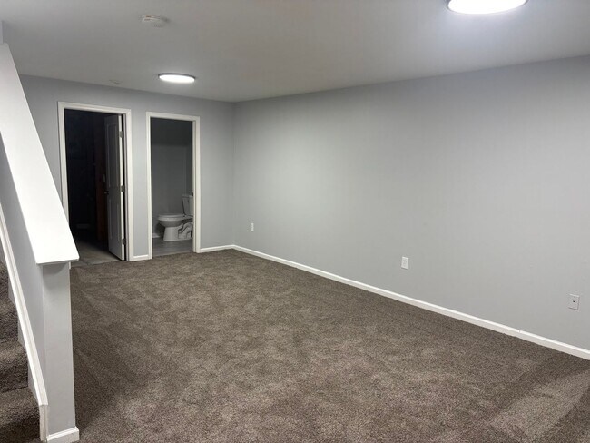 Building Photo - Charming & NEWLY Renovated 2-Bedroom Condo...
