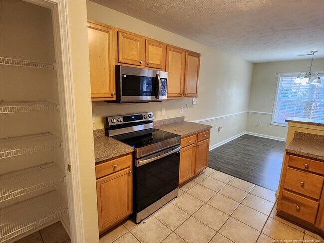 Building Photo - 3347 Broomsgrove Dr