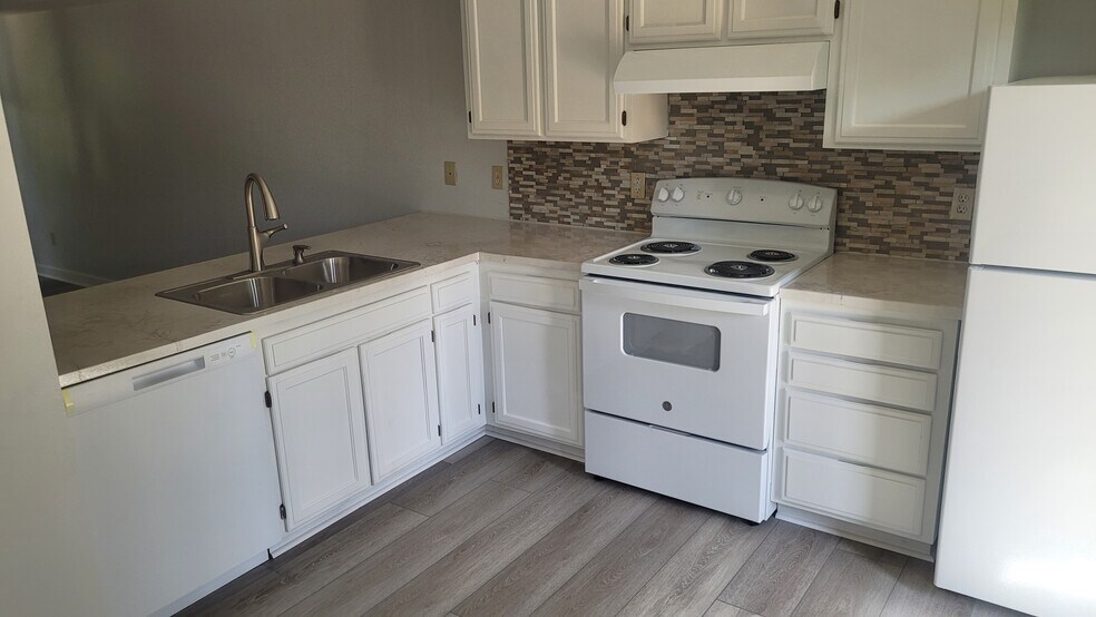 Building Photo - 43 Blue Water Dr