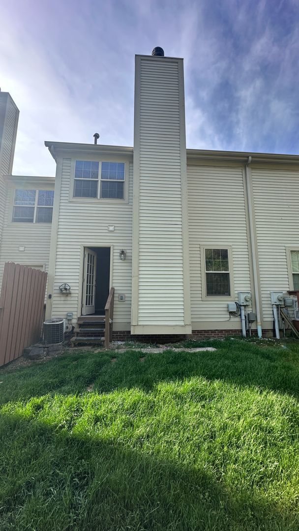 Building Photo - Lovely 3 bed, 2.5 bath townhouse in Seven ...