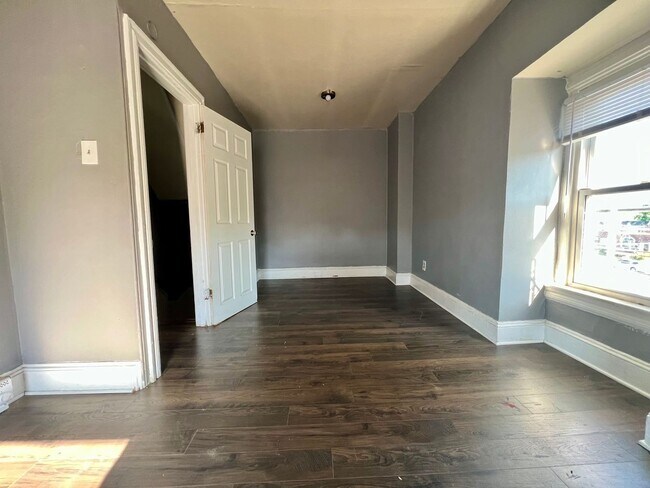 Building Photo - Gorgeous 2-Bedroom Apartment in Darby! Available NOW!