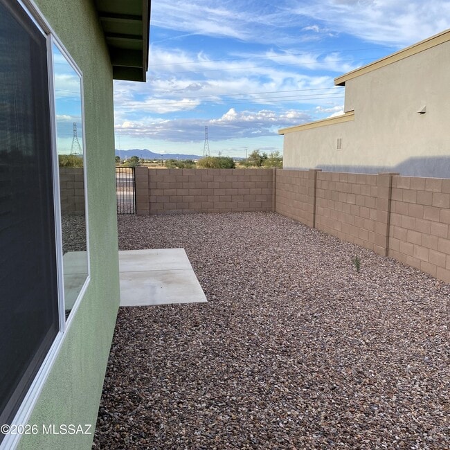 Building Photo - 3026 N Dasylirion Dr