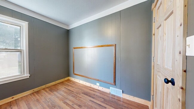 Building Photo - 3- Bedroom, 1- Bath Home with a 2 Car Gara...