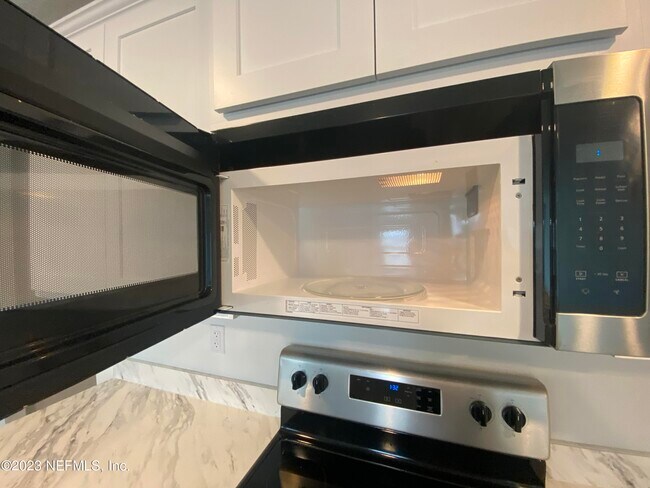 Building Photo - 2773 Oak Stream Dr