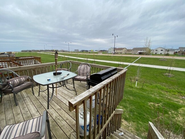 Building Photo - 3 Bed, 3 Bath Townhome in West Fargo!