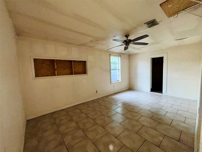 Building Photo - 6507 Longview St
