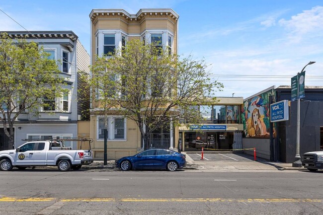 Building Photo - Gorgeous huge top floor flat, lots of ligh...