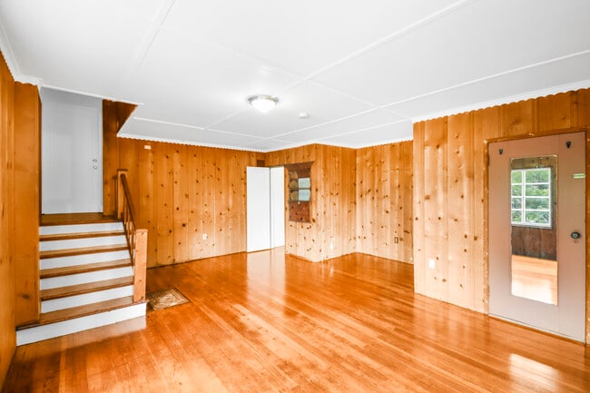 Building Photo - 733 Grosvenor Pl