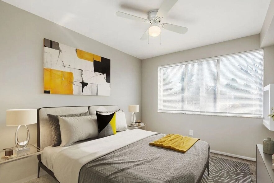 Building Photo - Coves at Columbus on Hilton Avenue