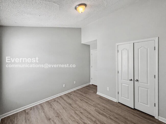 Building Photo - 8641 Thomas Rd