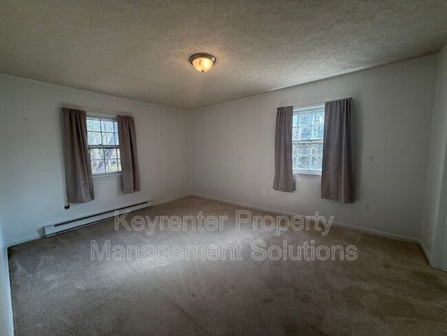 Building Photo - 907 Ladd Rd