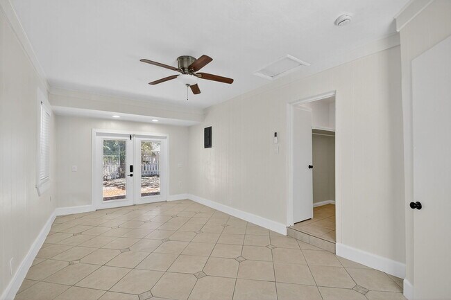Building Photo - 5009 Spruce Ave