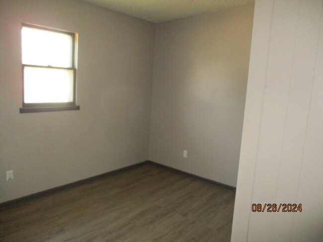 Building Photo - Charming 1-Bedroom Apartment in a Quaint Small Town!