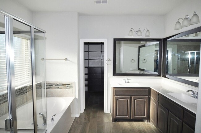 Building Photo - Amazing 4-3.5-2 in North Fort Worth!
