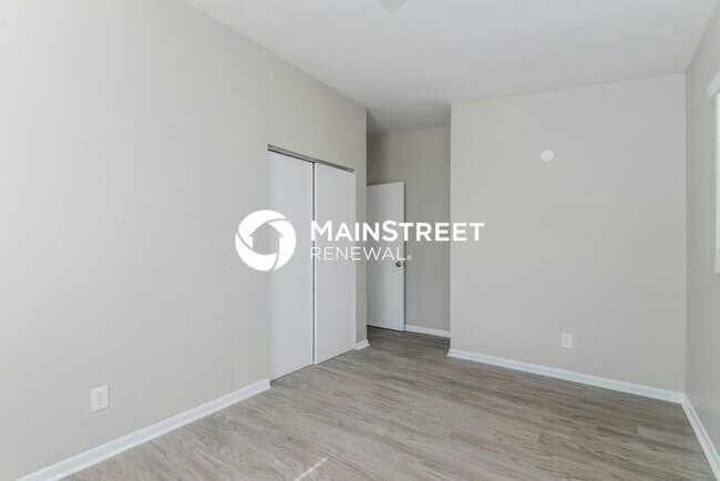 Building Photo - 3 Bedroom Pet-Friendly Home in Sarasota, FL with Main Street Renewal