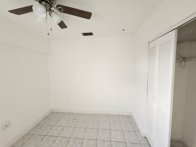 Building Photo - 2944 E Missionwood Ln