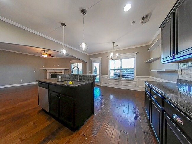 Building Photo - 3 Bedroom 2.5 Bath in Crawford Creek