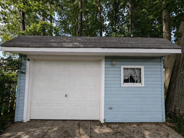 Building Photo - 2514 Ingleside Dr