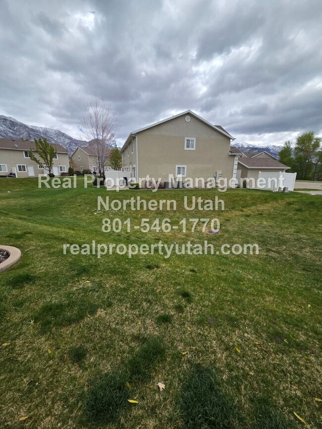 Building Photo - Cute 2 Bedroom Townhome in South Ogden Available
