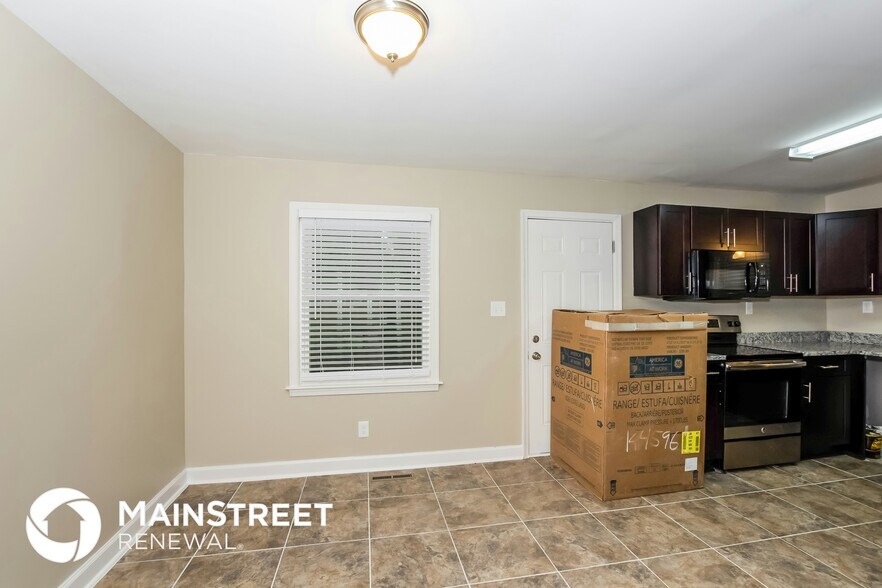 Building Photo - 3630 Sargeant Dr