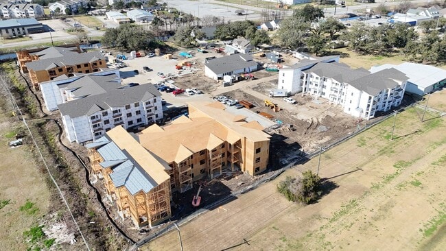Building Photo - The Oaks By The Bayou
