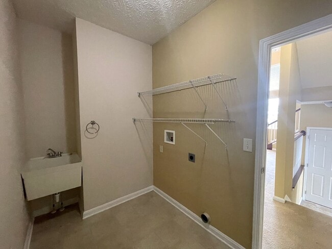 Building Photo - 6127 Janes Way